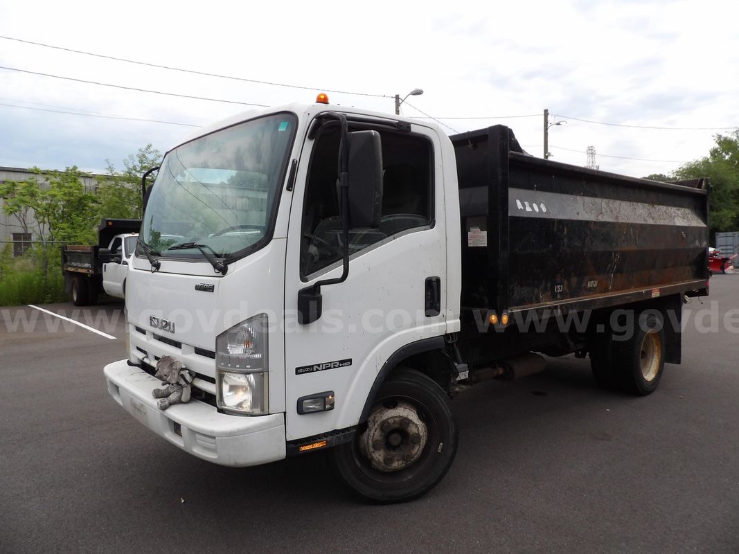 2012 Isuzu NPR HD - functional dump bed