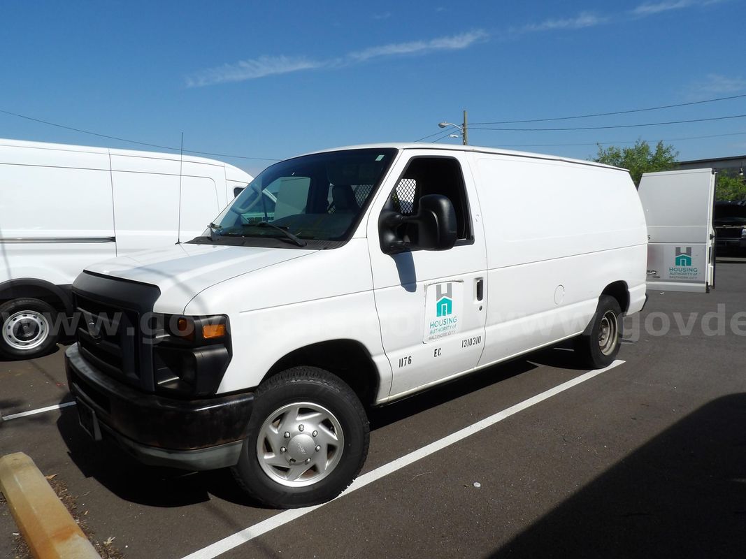 2013 Ford Econoline *low miles* - new brakes