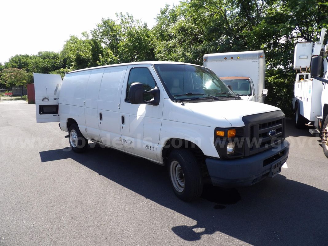 2013 Ford Econoline E-150 *low miles*