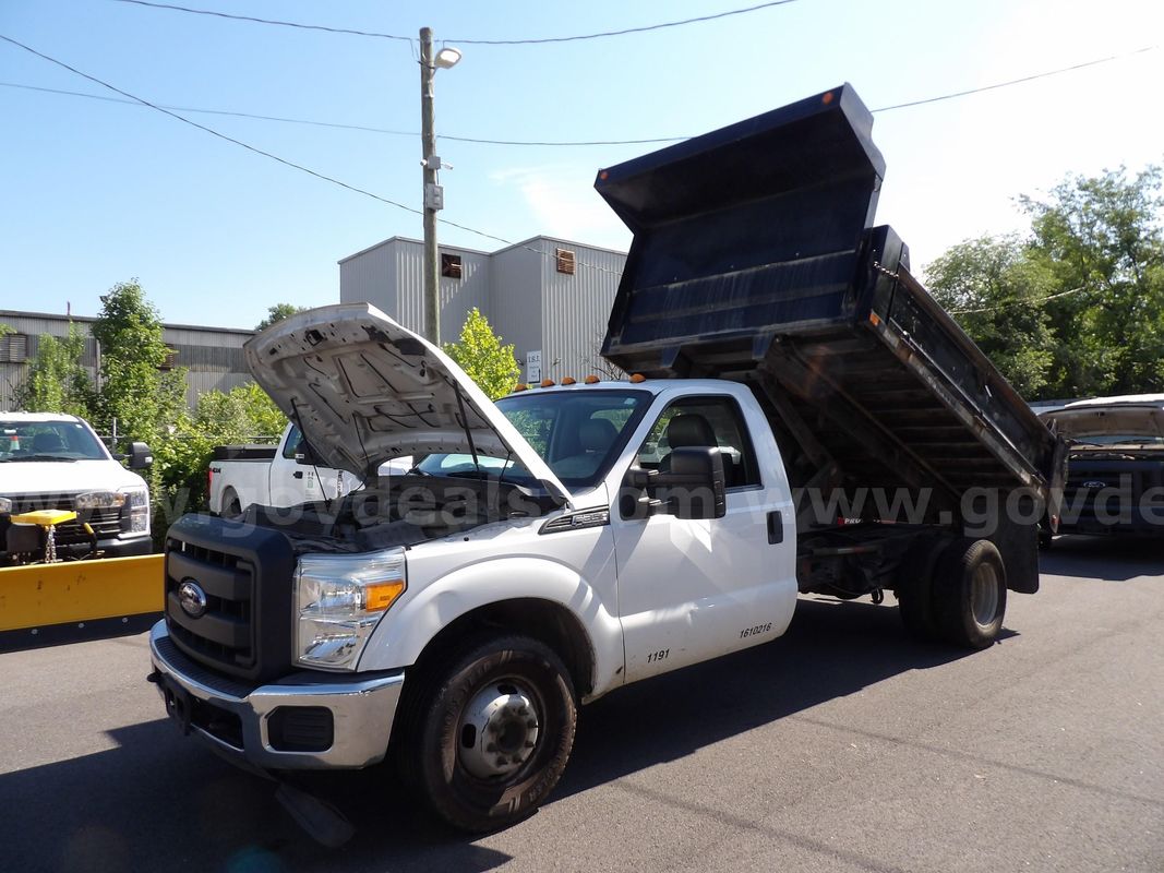 2016 Ford F-350 SD XL - Functional Dump Bed - Low Miles
