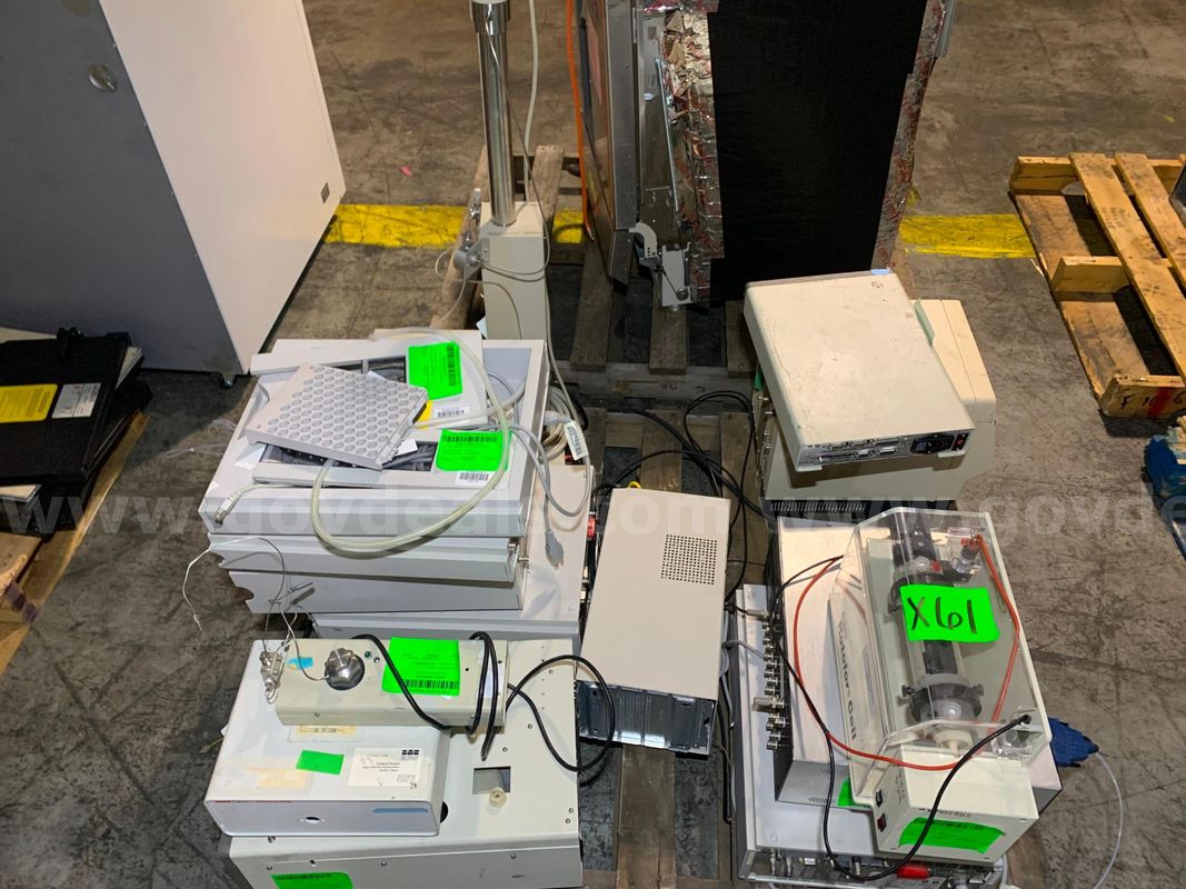 Lab Equipment (11 pcs)