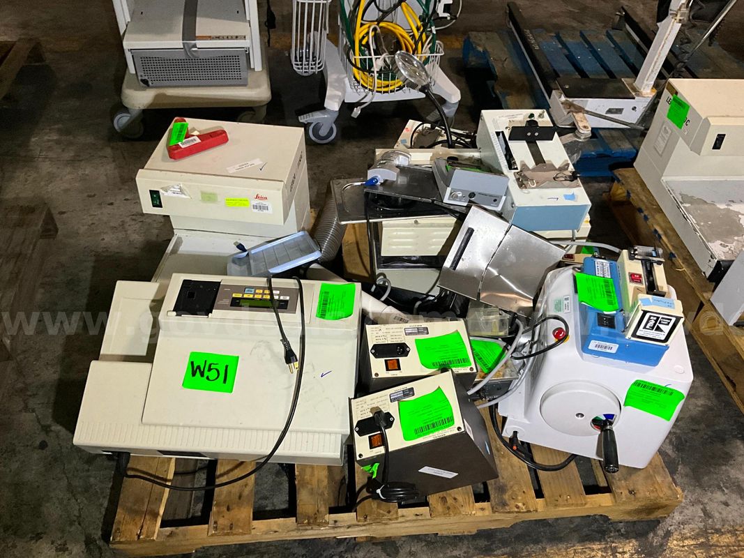 Lab Equipment (13 pcs)