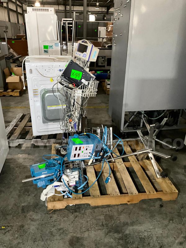 Medical Equipment (4 pcs)