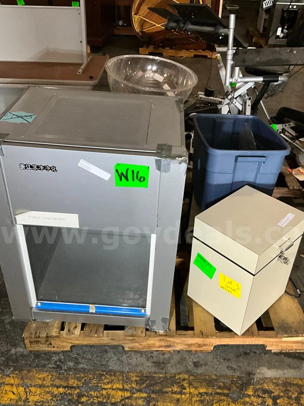 Lab Equipment (2 pcs)