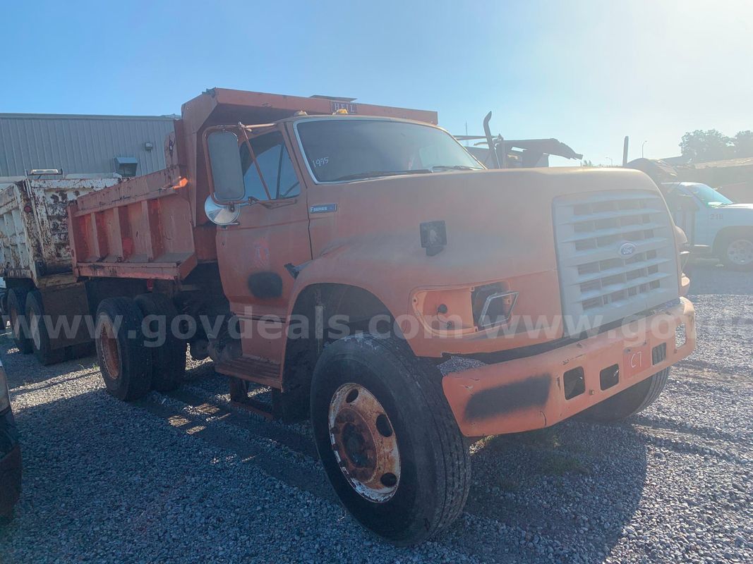 1995 Ford F800