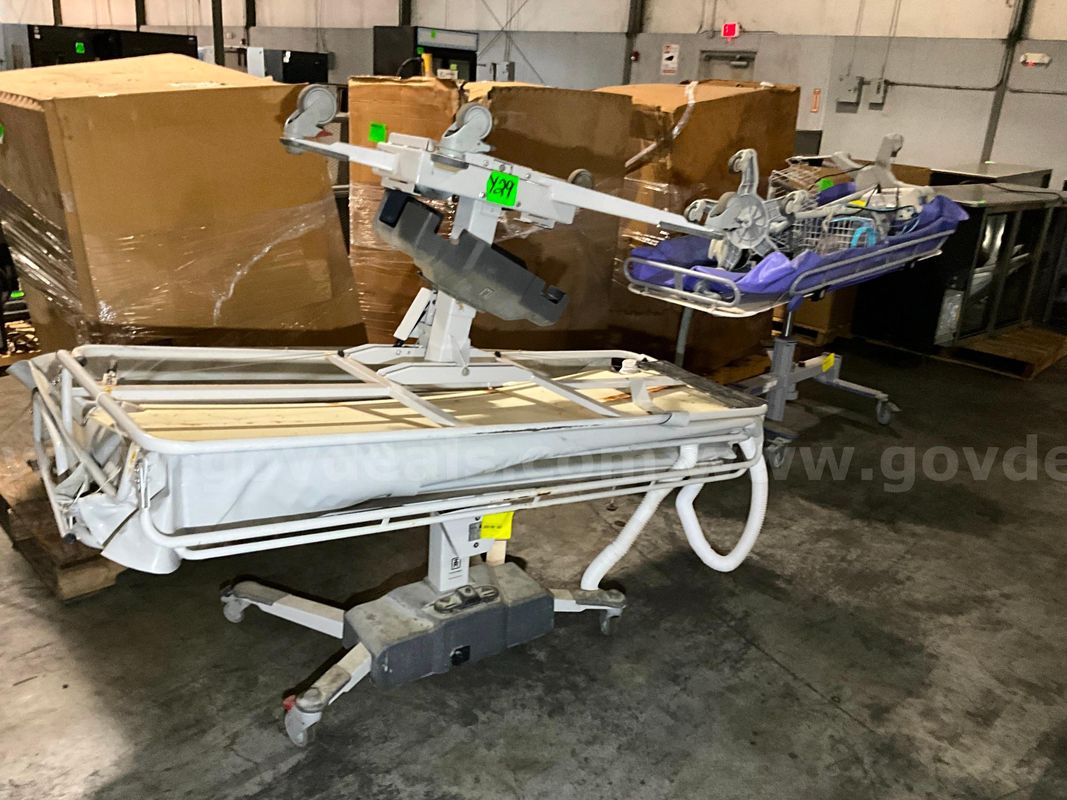 Medical Beds & Equipment (5 pcs)