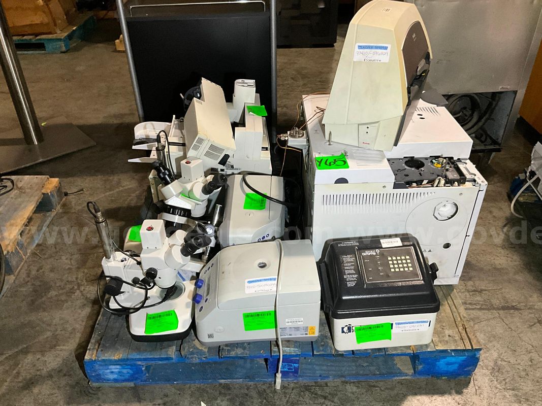 Lab Equipment (8 pcs)
