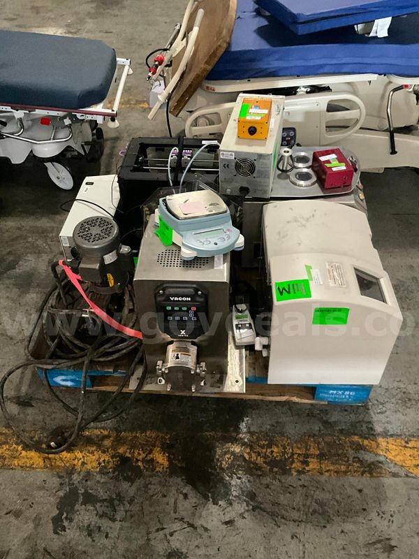 Lab Equipment (11 pcs)