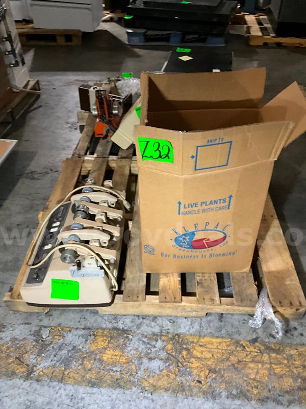 Lab Equipment (2 pcs)
