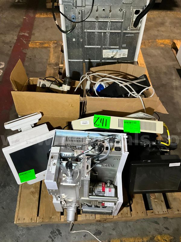 Medical Lab Equipment Pallet (9 pcs)