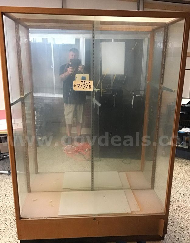 Lot of 2 display cases