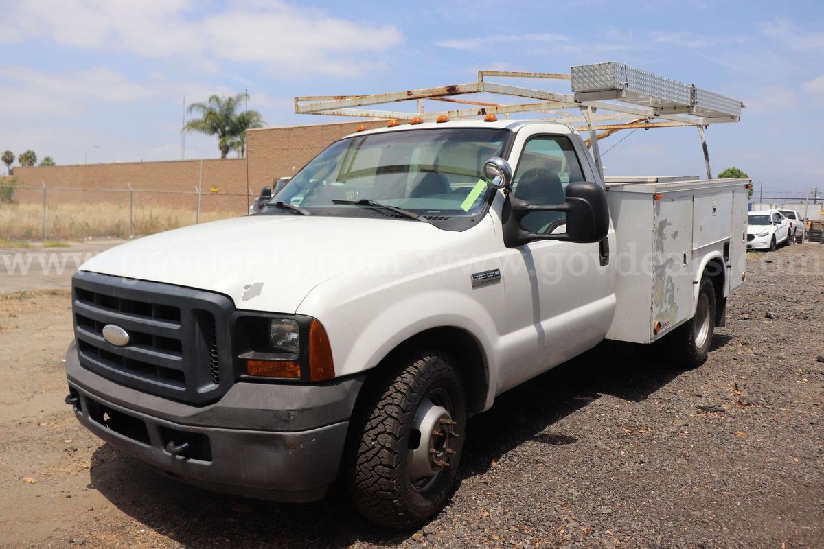 2006 Ford F-350 SD XL 2WD DRW