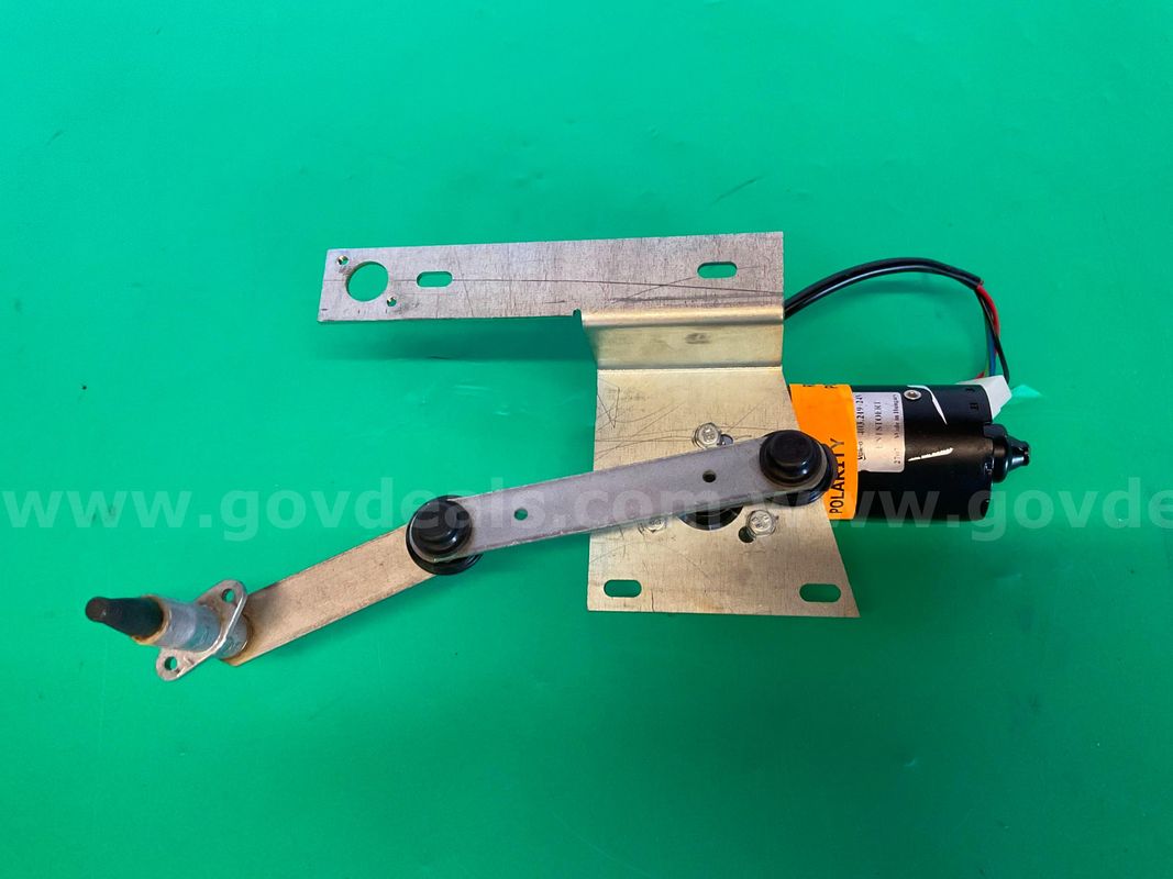 Valeo 24V Windshield Wiper Motor and Linkage/Bracket Assembly, Part #403.219, Untested