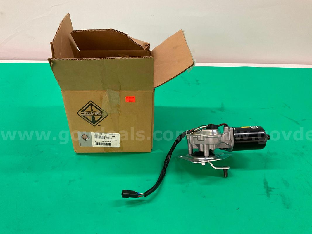International Windshield Wiper Motor, Part #3539699C91 with Packaging
