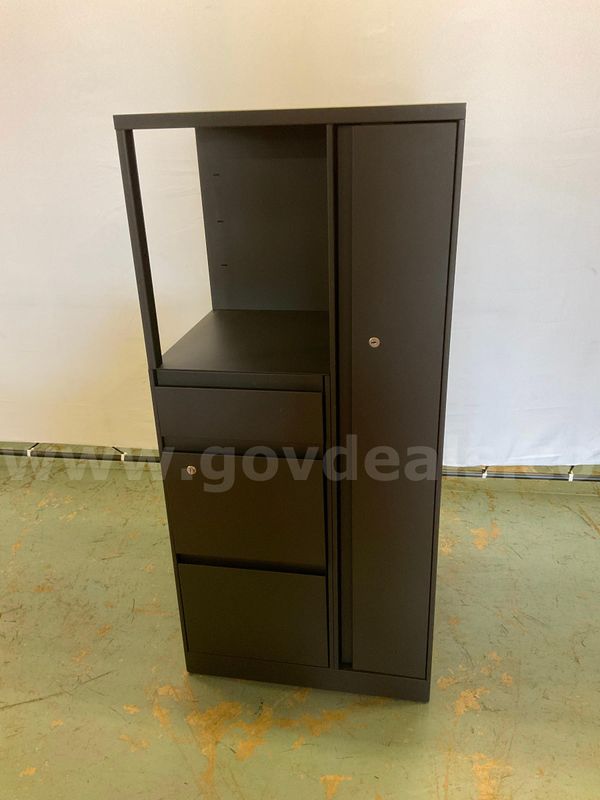 Steelcase Wardrobe with Keys, Size 24' x 18" x 52" (1 - Damaged Keyhole)