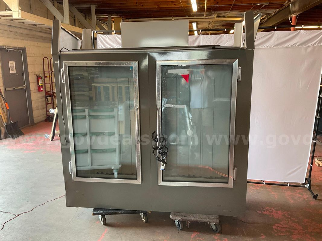Leer Indoor Glass Door Bagged Ice Merchandiser, Model L060UAGX, Untested (Damaged Trim)