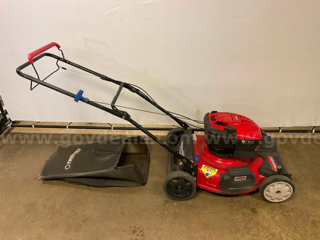Troy-Bilt Gas Powered Self Propelled Mower, Model 12A-466A711