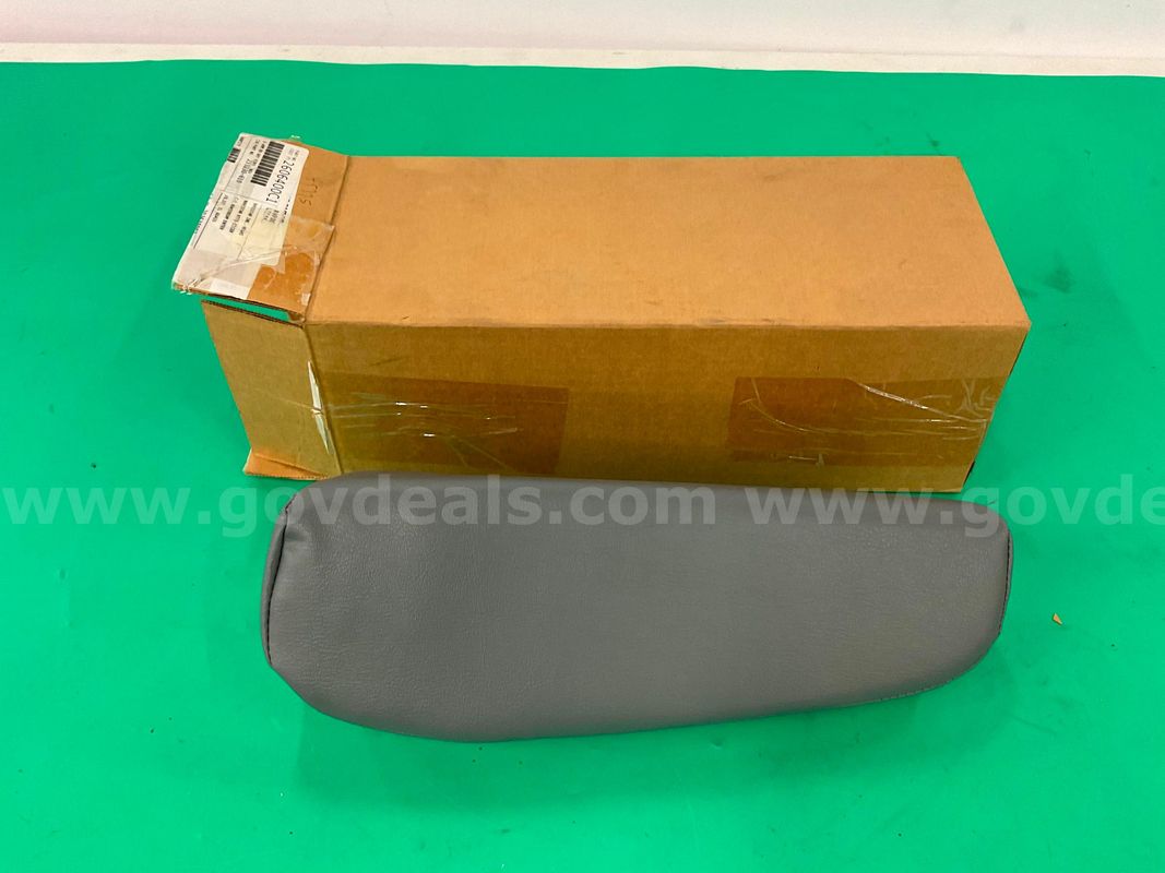 Navistar Vinyl Armrest, Model 2606400C1 With Box