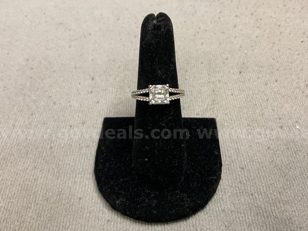 Gold Ring With Stones, Size 7, 4.99 Grams