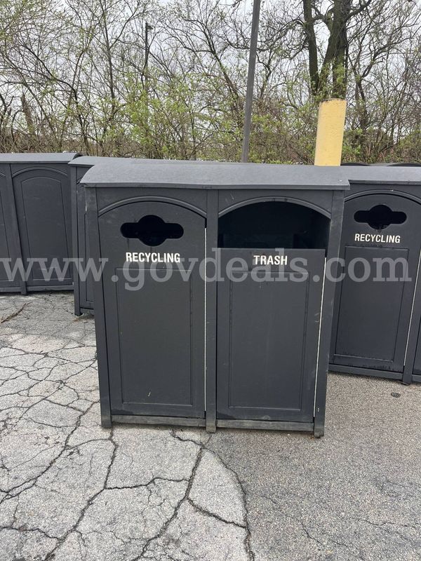 15 trash/recycling cans