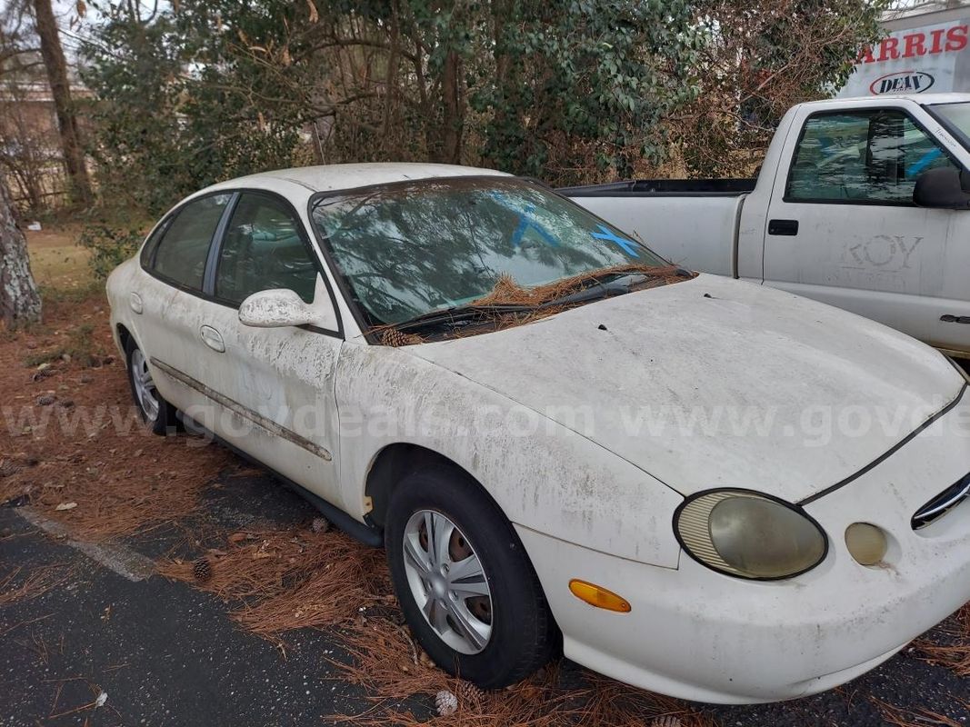 1999 Ford Taurus