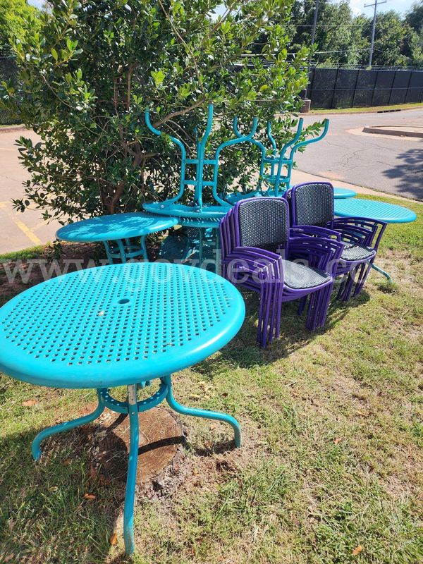 Outdoor Chairs & Tables