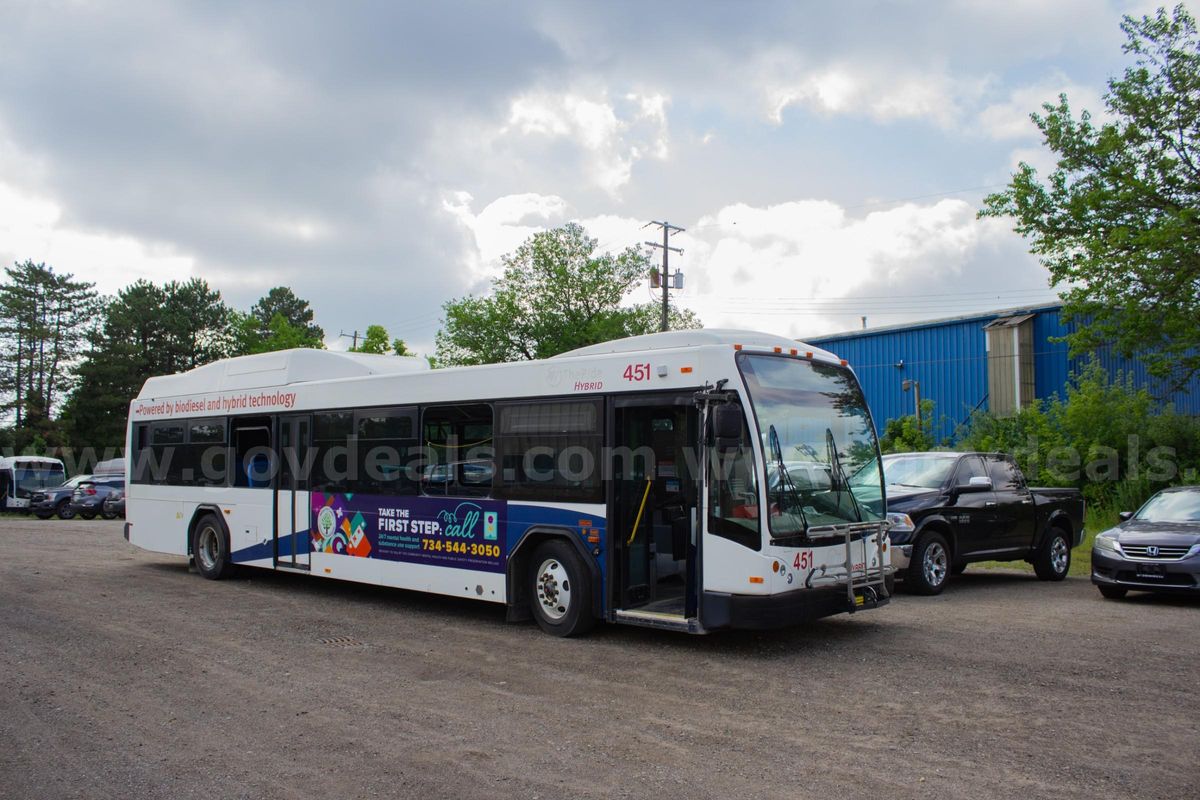 2009 Gillig Transit Bus 451