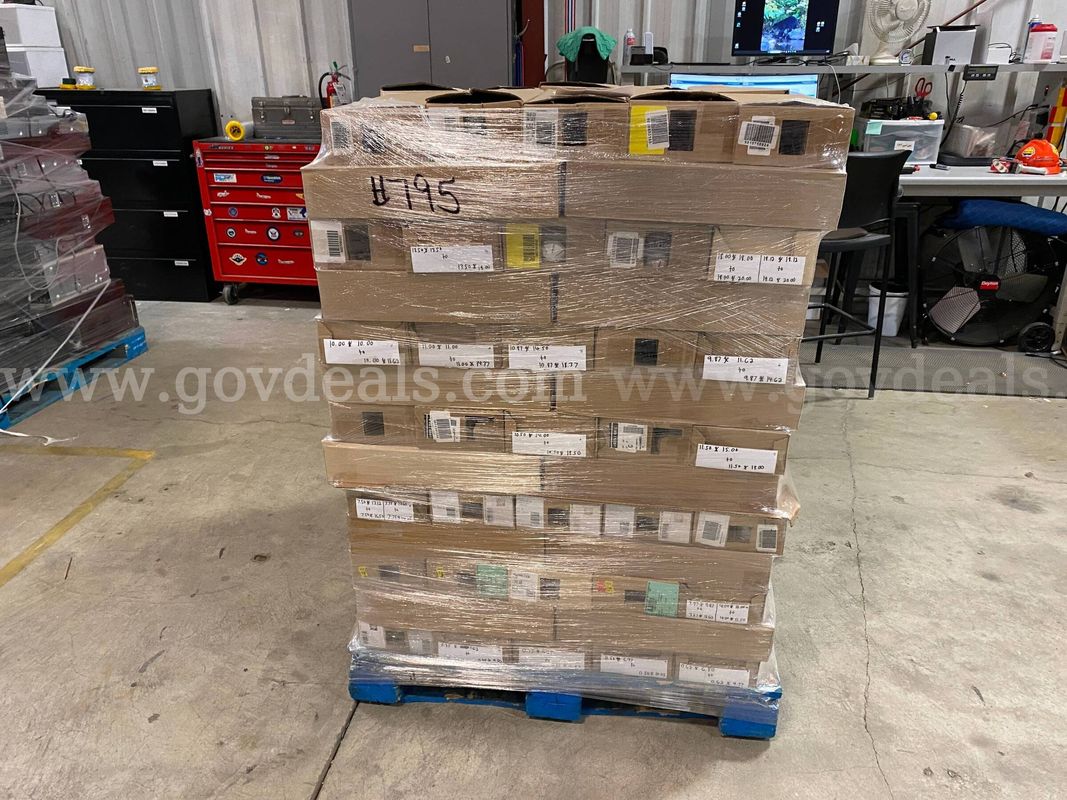 Pallet of Eye Glass Lens Polisher Tools (ID #45546) (G01-2R) (25-4425-9) 310