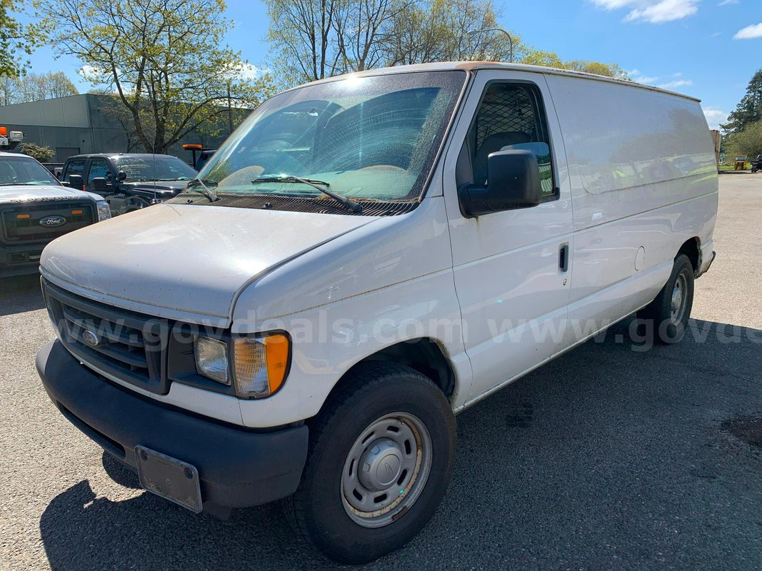 2005 Ford Econoline E-150 Cargo Van *Tow-Away* (ID# 45597) (OEF) (26-0445) 36604
