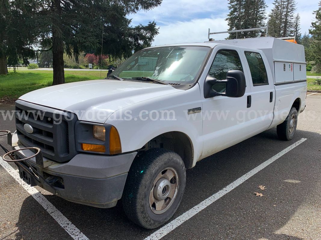 2005 Ford F-250 SD XL Crew Cab 4WD Truck w/ Canopy (ID# 45617) (FTL) (26-1084) 405