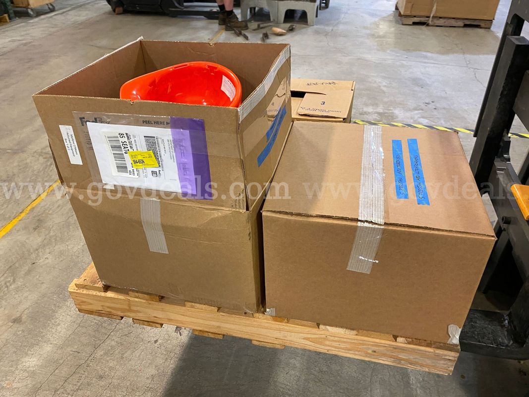 Lot of First-Aid Training Equipment & Hardhats-Liners  (ID #45839) (I07-2R) (26-0473-2) 103