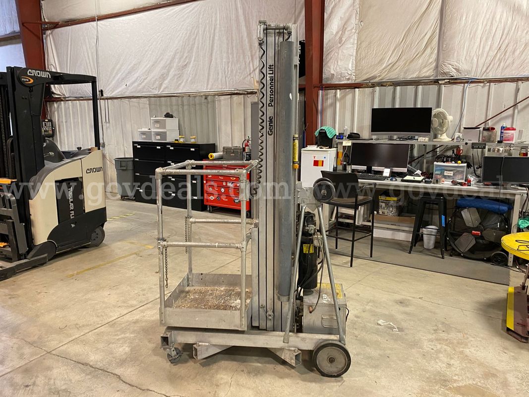 Battery Operated Genie Personal Lift (ID #45851) (G03-1R) (26-1005-1) 225