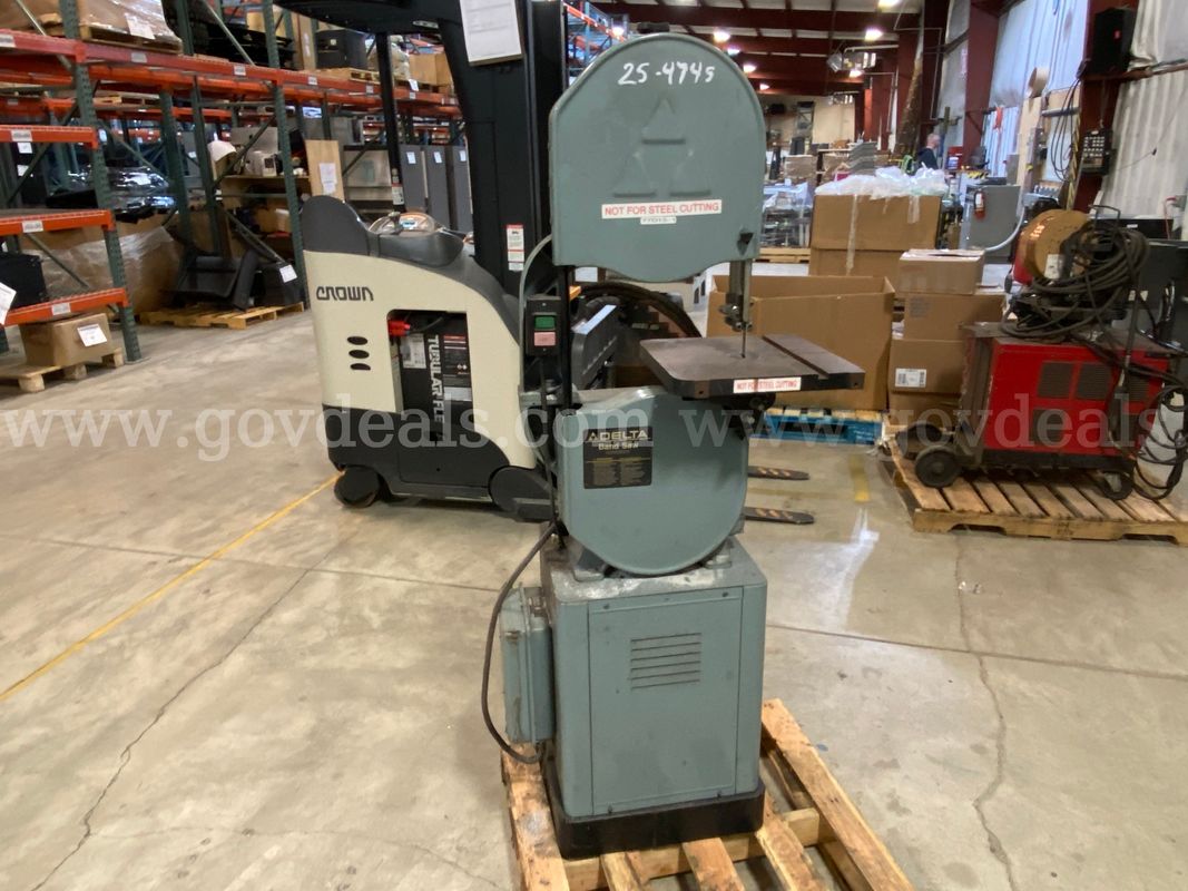 Delta 14" Band Saw  (ID #45905) (I03-1R) (25-4745-1) 405