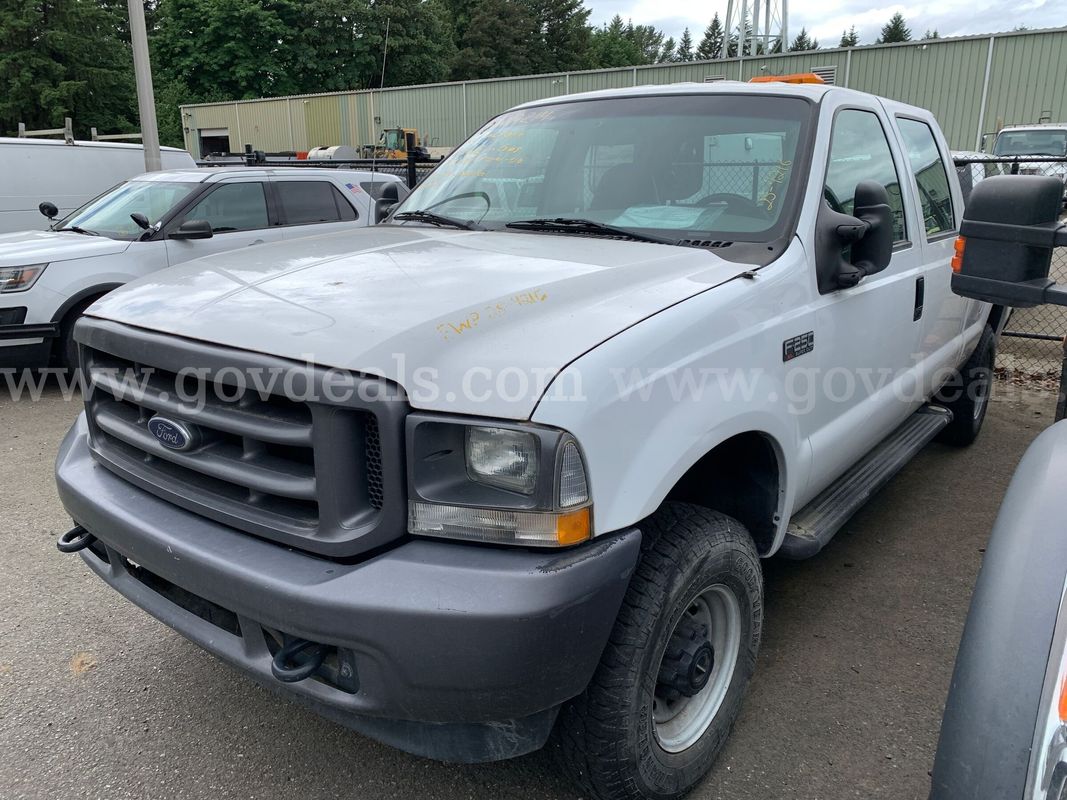 2004 Ford F-250 SD XL Crew Cab 4WD Truck *Tow-Away* (ID# 46153) (OEF) (25-4216) 11700