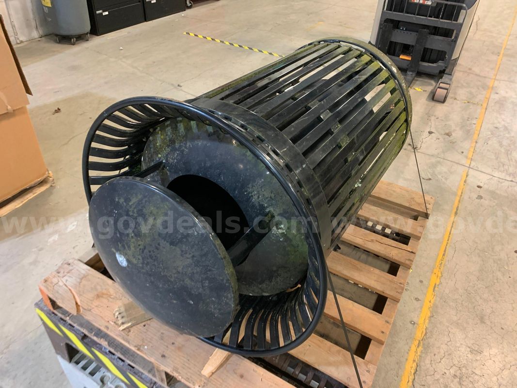 Pallet With Victor Stanley Waste Receptacle (ID #46265) (H2-5R) (26-1367-8) 179