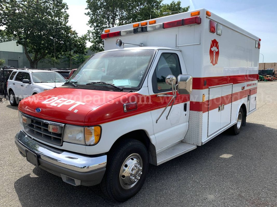 1995 Ford Econoline Emergency-Fire-Ambulance Van (ID# 46379) (E08) (26-1511) 33400