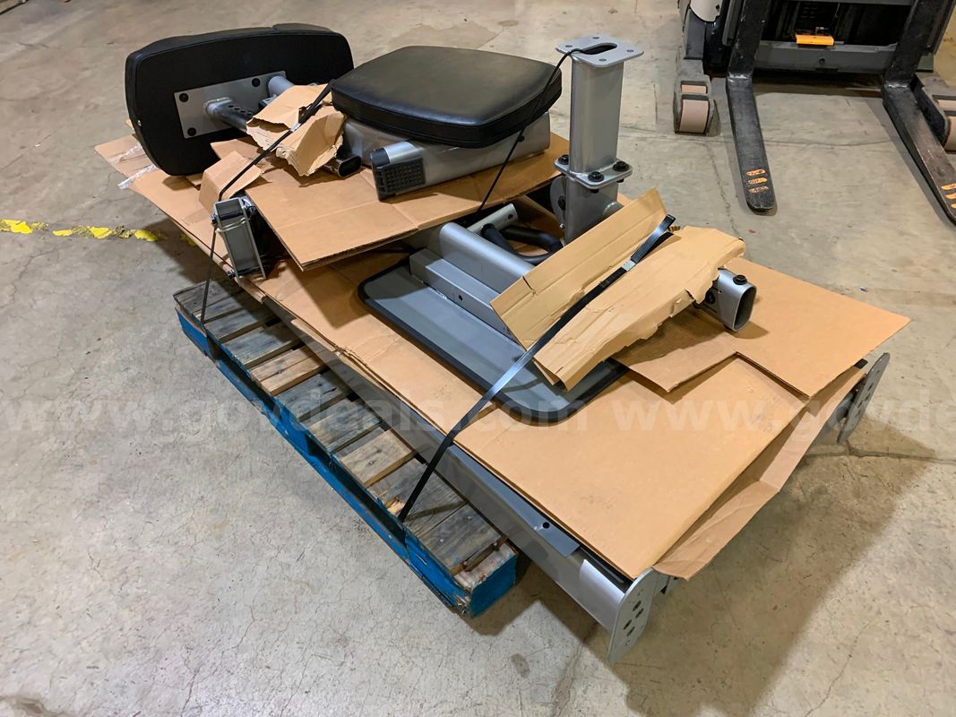 Pallet With Body Solid Leg Press (ID #46404) (J6-3RL) (26-1396-1) 35415