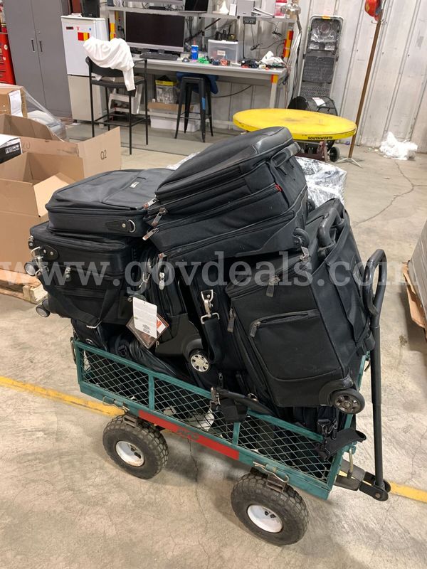 Assortment of Laptop Bags, Count 15 (ID #46474) (J01-3LR) (No UPC)