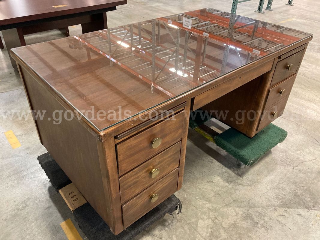 Wood Desk with Glass Top (ID #46563) (G08-1R) (NO UPC)