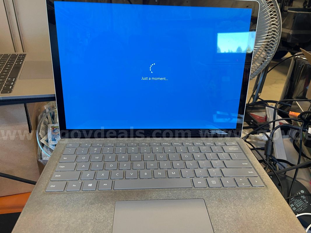 Microsoft Surface Laptop 2 - 256GB i5 8GB | Windows Installation Ready! (ID# 46576) (D-Case) (No UPC) ($10)