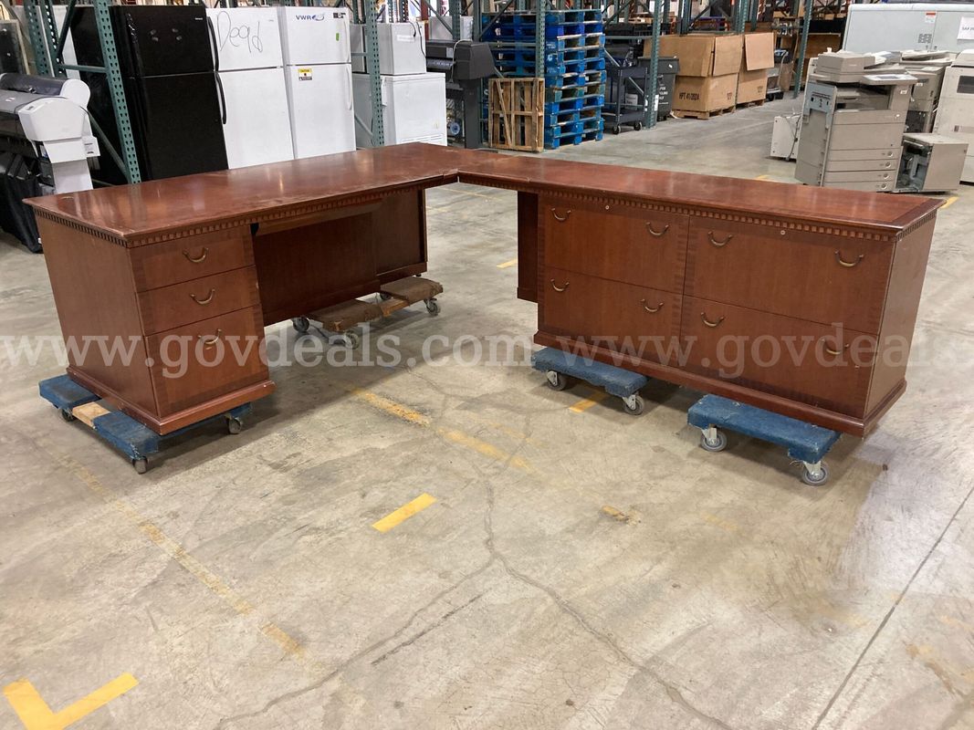 Gianni Executive Desk, L shaped (ID #46621) (Center1) (NO UPC)