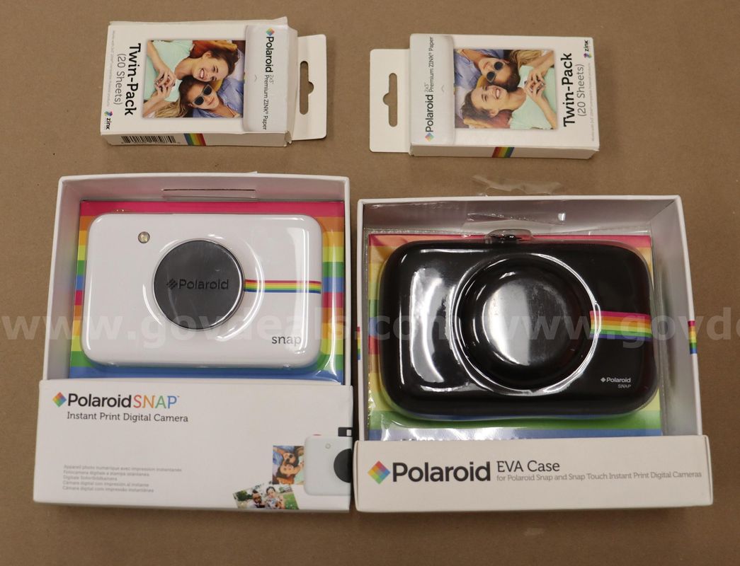 Polaroid SNAP Instant Camera w/ case & paper