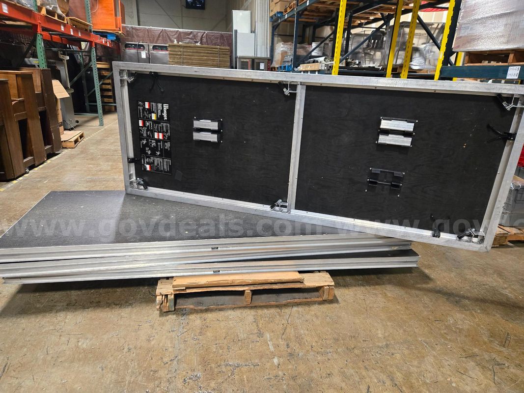Wenger Versalite Portable Stage (4 Panels)