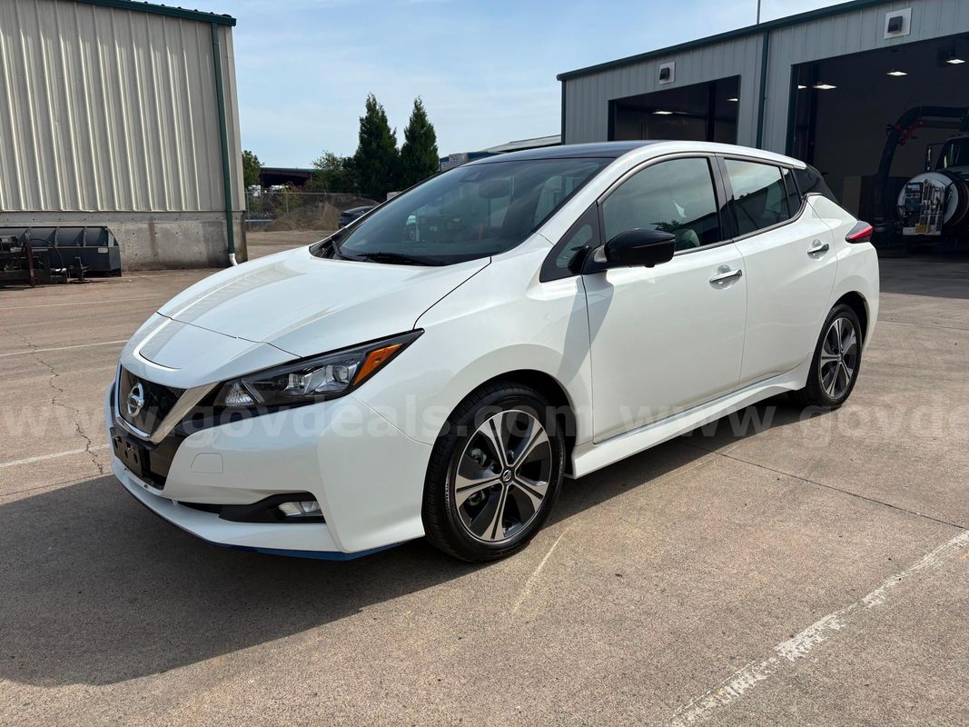 2020 Nissan Leaf Hatchback 4 dr, Electric ***LOW MILES***