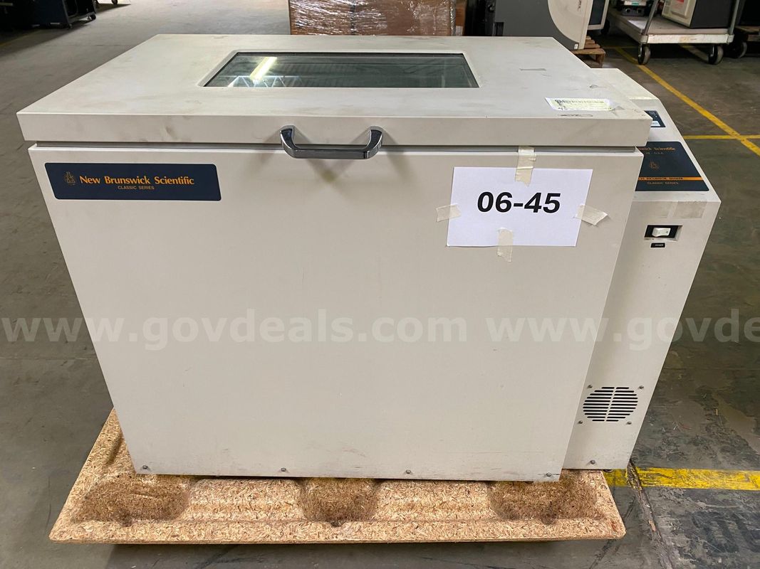 06-45  Incubator Shaker