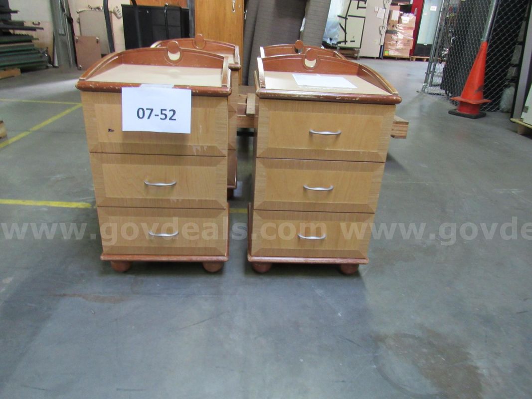 07-52 Bedside Tables