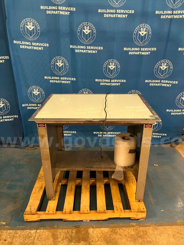 . Nuarc VLT42F Light Table – 118V