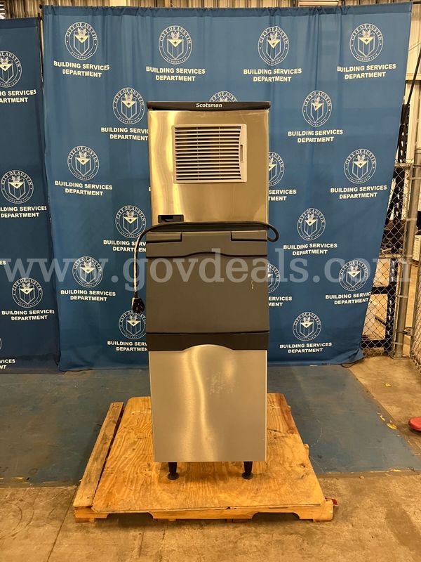 Scotsman Ice Machine (Model: B322s)