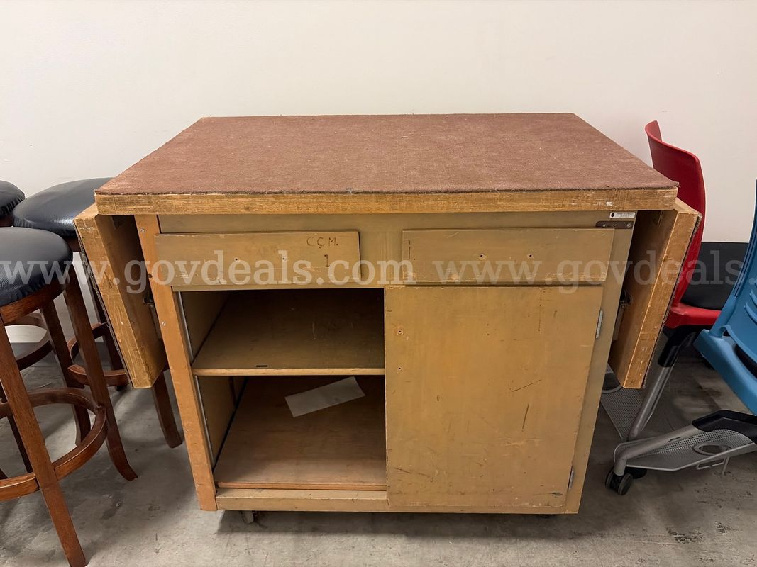 Moblie Work Bench with Expandable Wings