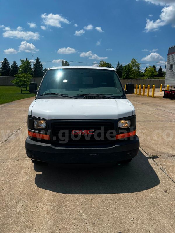 2013 GMC Savana 3500 15 Passenger Van
